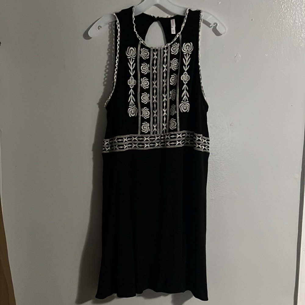 Xhileration Mini open back. Summer dress, lined with white embroidery
